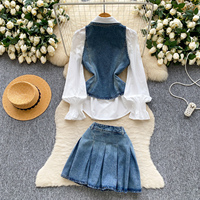 Ensemble 3 pièces en jean style preppy pour femme : chemise à manches longues et col, gilet ajusté et mini-jupe plissée – Collection Automne