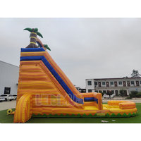 Toboggan aquatique gonflable géant en forme de palmier tropical avec piscine pour enfants et adultes, idéal pour les fêtes estivales en extérieur et les jeux aquatiques.