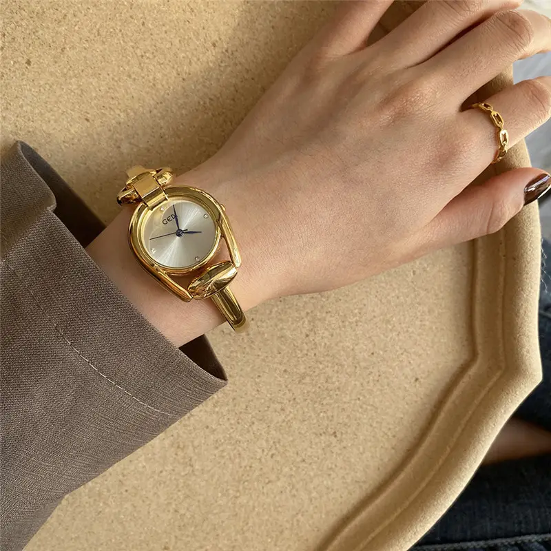 Золотая металлическая цепочка Aimgal под заказ, Модный женский браслет, кварцевые часы, женские Роскошные наручные часы