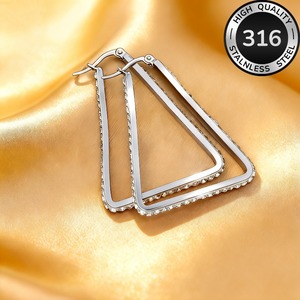 Boucles d'oreilles en or en forme de diamant, best-seller transfrontalier, avec diamants, style niche, luxe léger et sensation haut de gamme, très tendance - Product Image 4