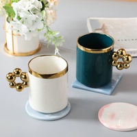 Tasse nordique en céramique d'apparence élégante avec poignée de fleur créative tasse à café vert blanc avec poignée en or galvanisée