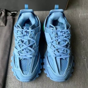 Zapatillas deportivas de diseño con luces LED de marca de moda. Zapatillas deportivas cómodas y transpirables con cordones de diseñador. - Product Image 5