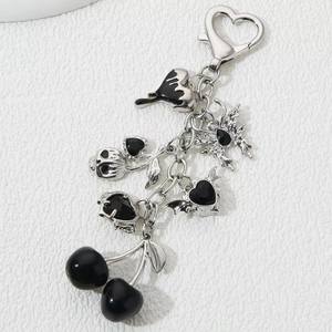 พวงกุญแจรูปหัวใจหัวกะโหลกสุดน่ารักรูปผีเสื้อและเพชรรูปเชอร์รี่สำหรับกระเป๋า Y2k นีโอโกธิคเครื่องประดับเครื่องประดับจี้ห้อยโทรศัพท์มือถือ - Product Image 4