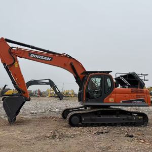 Excavatrice sur chenilles compacte Doosan DX300 d'occasion, poids en ordre de marche de 30 tonnes, capacité de la benne de 1,1 m³ - Product Image 1