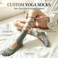 Chaussettes de yoga personnalisées pour femmes à cinq doigts, avec sangles enveloppantes pour les jambes, découpe au niveau du voûte plantaire, chaussettes de Pilates antidérapantes avec grip en silicone