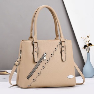 Bolso de Hombro Plegable Versátil y Elegante de Alta Gama, Bolso Cruzado de Viaje, Moderno y a la Moda para Mujer - Product Image 3