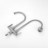 Robinet de cuisine à double tête SUS304 robinet d'eau froide monté sur le pont personnalisable robinets d'eau flexibles à double poignée