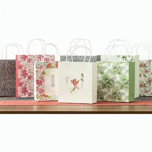 Vente en gros Sacs en papier cadeau shopping gaufrage fourre-tout art cadeau avec poignée Sacs d'emballage en papier personnalisé imprimé fleur rose <span class=keywords><strong>pas</strong></span> <span class=keywords><strong>cher</strong></span> - Product Image 1