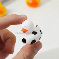 Jouets de bain exclusifs personnalisés en forme de canard en caoutchouc pour bébé, nouveauté pour la baignoire avec motifs uniques, mini-jouets en plastique en vrac, logo en vinyle