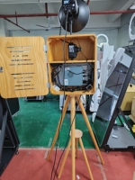 Cabina de Fotos Portátil con Pantalla Táctil de 15.6 Pulgadas, Cabina de Fotos DSLR de Madera con Forma Cuadrada para Fiestas y Eventos