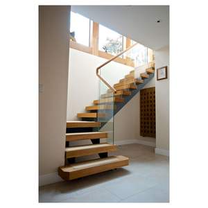 Prima. <span class=keywords><strong>Escalera</strong></span> personalizada para interiores de villas que combina escalones de <span class=keywords><strong>madera</strong></span> <span class=keywords><strong>y</strong></span> vidrio con una elegante <span class=keywords><strong>y</strong></span> moderna <span class=keywords><strong>barandilla</strong></span>. - Product Image 5