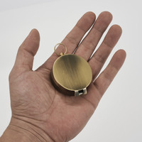 Boussole de poche vintage en laiton à ouverture rabattable avec chaîne et étui en cuir pour le camping, la randonnée et la navigation en extérieur