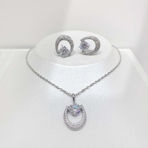 Ensemble de bijoux pour femmes en argent sterling 925 plaqué or, design géométrique, zirconias, style western, pour fêtes et mariages. - Product Image 4