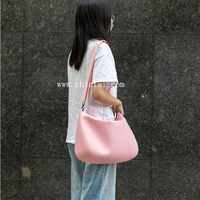 Sac à bandoulière Hobo grande capacité en silicone souple avec sangle réglable, sac à main bandoulière en silicone, sac de tous les jours personnalisable avec logo