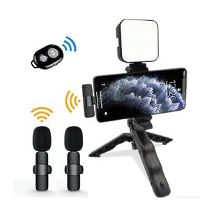 Trépied de téléphone Youtube avec lumière et microphone vlogging kit micro vidéo trépied pour téléphone avec mini microphone sans fil - Product Image 1