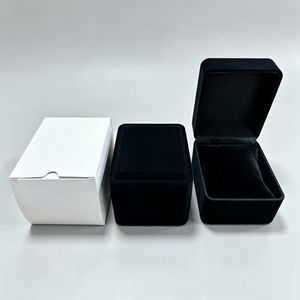 Estuche Protector Rectangular para Reloj de Terciopelo Negro con Embalaje Exterior Blanco - Product Image 2