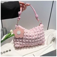 Sac à bandoulière en tissu Bubble Waffle pour femme, avec pendentif fleur mignon, sac sous le bras, mini sac à main à sangle nouée, sac à main décontracté quotidien