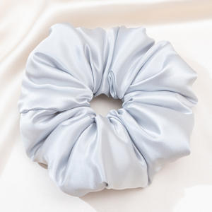 แหวนรัดผมผ้า<span class=keywords><strong>ไหม</strong></span>มัลเบอร์รี่ 100% ผ้าถักลายโบรเคด ดีไซน์ป้องกันผมพันกัน สำหรับการนอนหลับของผู้หญิง - แหวนรัดผมทรงใหญ่ สำหรับผมลอนใหญ่ - Product Image 6