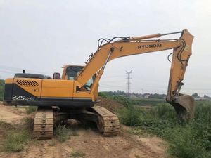 Excavatrice sur chenilles Hyundai 225LC-9T d'occasion, 22,5 tonnes, moteur Hyundai, garantie 1 an, forte puissance de creusement - Product Image 2