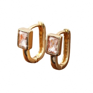 Pendientes Largos Elegantes de Estilo Europeo Americano para Mujer, Chapados en Oro y Cobre, con Microincrustaciones de Circonita, Geométricos, Modernos y Sencillos - Product Image 1