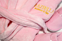 Peignoir en polaire corail personnalisé OEM avec cordon de serrage, respirant, doux, grande taille, confortable et chaud pour l'hiver, idéal pour hôtels et spas