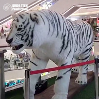 Modèle de tigre blanc animatronique de grande taille fabriqué pour centre commercial ou exposition interactive réaliste de robot animal pour place publique