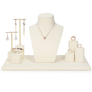 Ensemble de présentoirs à bijoux haut de gamme de luxe Jinsky avec logo personnalisé pour armoire de bijoutier et accessoires de vitrine de bijoux - Product Image 2