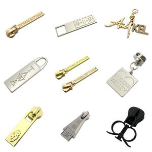 Tirador de Cremallera Personalizado con Logotipo Dorado OEM para Bolsos/Ropa - Product Image 2