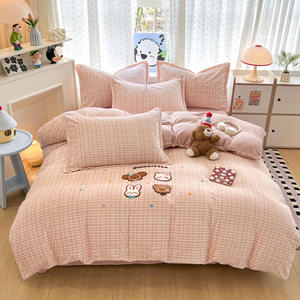 Ensemble de literie pour enfants en velours de lait moelleux et doux de haute qualité, mignon, épais, en forme de <span class=keywords><strong>pingouin</strong></span>, dessin animé, broderie, 4 pièces, pour l'hiver - Product Image 3