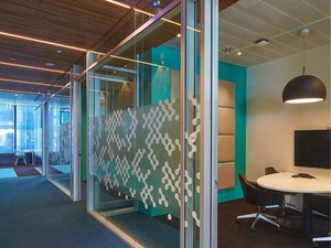 Calcomanías de ventana esmeriladas personalizadas, diseño de fotos y película de ventana de texto, pegatinas de impresión de <span class=keywords><strong>vinilo</strong></span> esmerilado para tienda, pegatinas de etiquetas de vidrio - Product Image 5