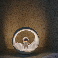 Veilleuse LED Astronaute Lune – Cadeau Créatif, Lampe Décorative pour Chambre, Compagnon de Sommeil pour Enfants et Bébés, Lampe Chaude Mignonne pour Chambre d'Enfant
