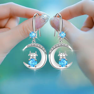 Boucles d'oreilles en argent 925 avec pendentif lune et strass en cristal bleu pour femmes, bijoux mignons à porter au quotidien - Product Image 3
