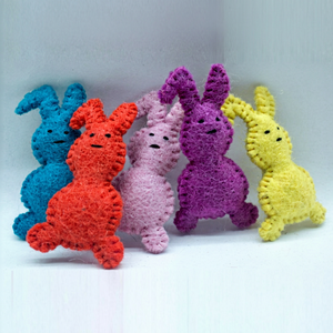 Lot de décorations suspendues de printemps faites à la main en feutre et fil, motif lapin de Pâques, idéal pour les enfants - Product Image 1