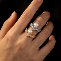 Bague de cocktail pour femme plaquée or 18 carats avec perle, bague tendance à perle volumineuse, cadeau élégant pour les fêtes et les mariages, parfait pour elle