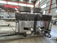 Sierra ingletadora CNC de doble cabezal extralarga de alta precisión para corte de perfiles de aluminio y fabricación de ventanas