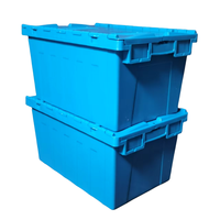 Caisses en plastique empilables et emboîtables avec couvercles pour optimiser l'efficacité du stockage en entrepôt
