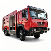 Camion de pompiers Sino Truck HOWO 4X4 à transmission intégrale avec réservoir d'eau de 10 000 L et système de lutte contre l'incendie à la mousse