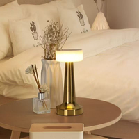 Lampe de table en métal rechargeable USB rétro directe d'usine, lampe de table décorative durable Offre Spéciale de haute qualité pour café-bar