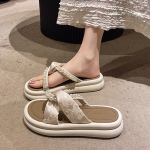 รองเท้าแตะแฟชั่นผู้หญิงแบบใหม่สำหรับฤดูร้อน สไตล์หวานๆ ใส่ได้ทั้งในบ้านและนอกบ้าน กันลื่น ประดับมุก ดีไซน์สบายๆ เหมาะสำหรับไปเที่ยวทะเล รับสั่งทำได้ - Product Image 3