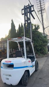 Chariot élévateur diesel d'occasion TCM Komatsu Heli FD30T4, équipement industriel, capacité de charge de 3/5/7/10 tonnes, déplacement latéral, mât à trois étages de 4,5 m - Product Image 4