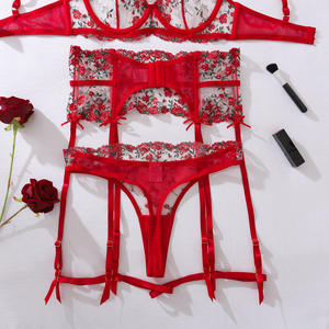 Ensemble de lingerie rétro française 4 pièces, soutien-gorge brodé de roses avec nœud papillon, jarretière et culotte en résille transparente, design sculptant en forme d'arête de poisson - Product Image 1