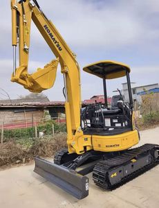 Mini-excavatrice Komatsu PC35 PC35MR d'occasion, 3,5 tonnes, 3 tonnes, pompe hydraulique, boîte de vitesses à vendre, moteur Komatsu, certifiée CE, brise-roche - Product Image 4