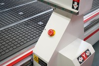 Routeur CNC pour le bois pleine grandeur, machine de travail du bois 3D, routeur CNC 1325 pour la sculpture sur bois, machine de gravure 3 axes 3D pour le travail du bois
