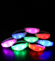 Bracelet LED en silicone télécommandable, 15 couleurs, à piles, idéal pour concerts, Noël, Pâques et accessoires de cheering - Vente Flash