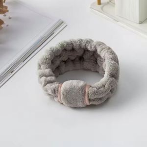 Ensemble de bandeaux en polaire corail doux pour le visage, maquillage et soins de la peau pour femmes, avec serviettes de poignet absorbantes, accessoires de beauté - Product Image 4