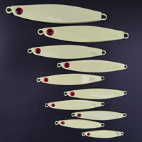 Leurres de pêche métalliques lumineux pour jigging, jigs à lancer longue distance à lancer lent avec hameçons assistés à plumes pour eau salée et eau douce
