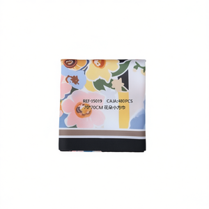 Foulard Quadrato Floreale 70x70cm in Seta Stampata, Accessorio Moda Donna - Product Image 2