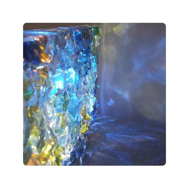 एलईडी गर्म पिघल ग्लास भट्ठा कास्ट चमकदार टुकड़े टुकड़े में ग्लास अनुकूलित पैटर्न रंग आधार रंगा हुआ चिंतनशील ग्लास सब्सट्रेट सजावट दीवार