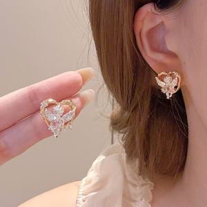 Orecchini a Cuore con Angelo in Ottone Placcato e Zirconia Cubica, Vendita all'Ingrosso, Regalo per Donne - Product Image 2