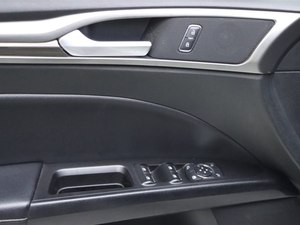 Vente en gros de <span class=keywords><strong>Ford</strong></span> <span class=keywords><strong>Mondeo</strong></span> EcoBoost <span class=keywords><strong>2018</strong></span> d'occasion Smart Control Country V Fashion 180 SUV R17 Automatique Electrique Hybride Options 2019 - Product Image 2